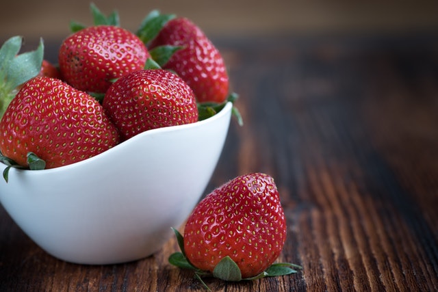 โภชนาการ, ของกินเล่น, strawberries, สตรอวเบอร์รี่