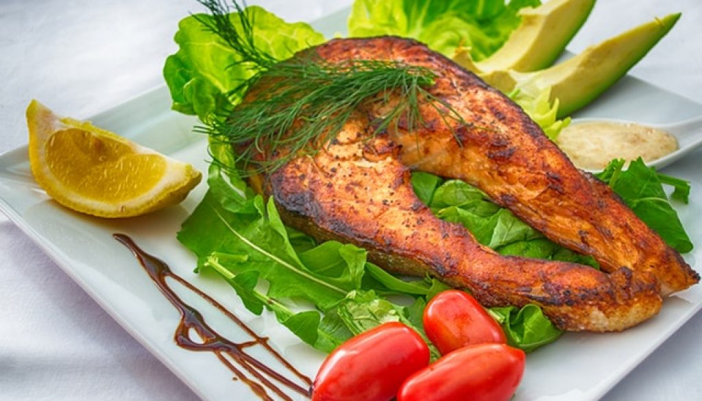 salmon-fish-grilled-fish-grill-730914 ผู้หญิงอายุ 30, ลดน้ำหนักหลังอายุ 40, อาหารหลังออกกำลังกาย